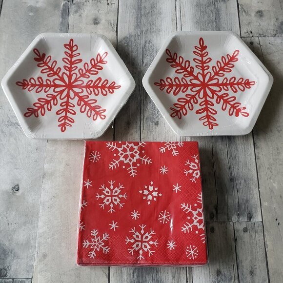 NWT - Red Snowflake Paper Plates and Napkins 20 count ea. - Picture 1 of 3